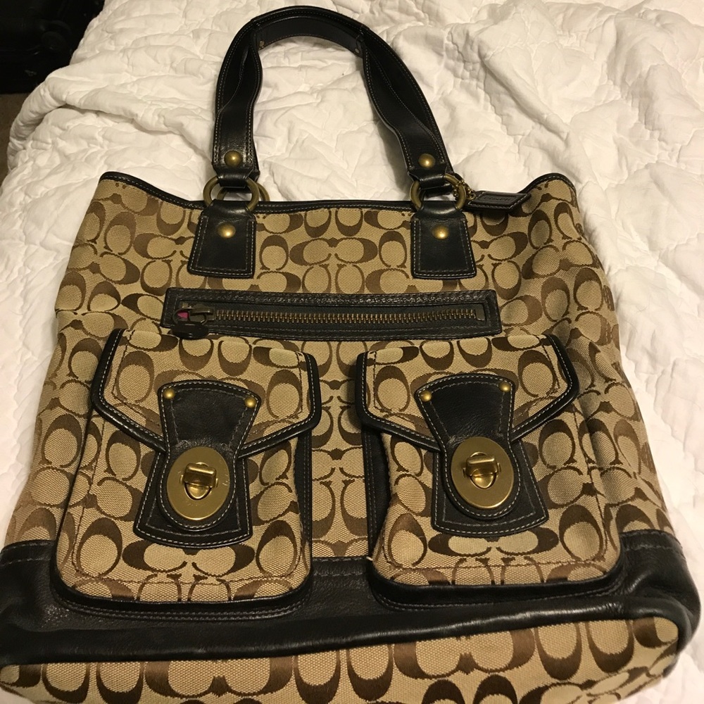 Coach Legacy Gigi signature